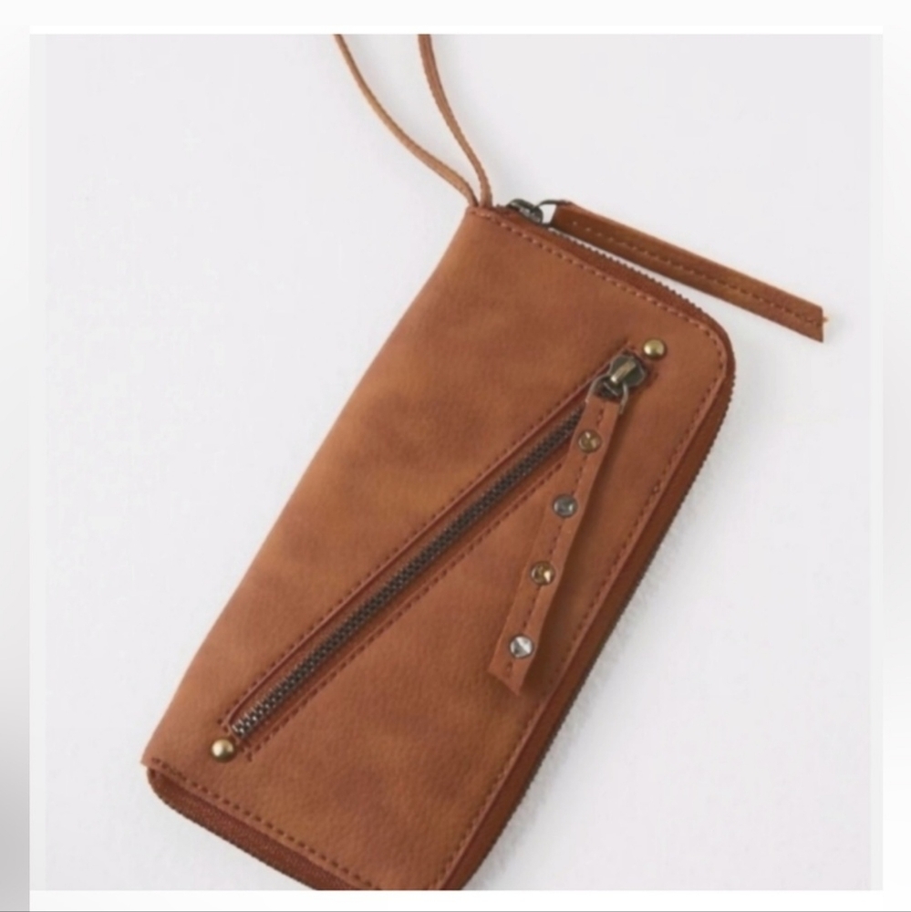 Free People Brown Vegan Leather Wallet. NWT